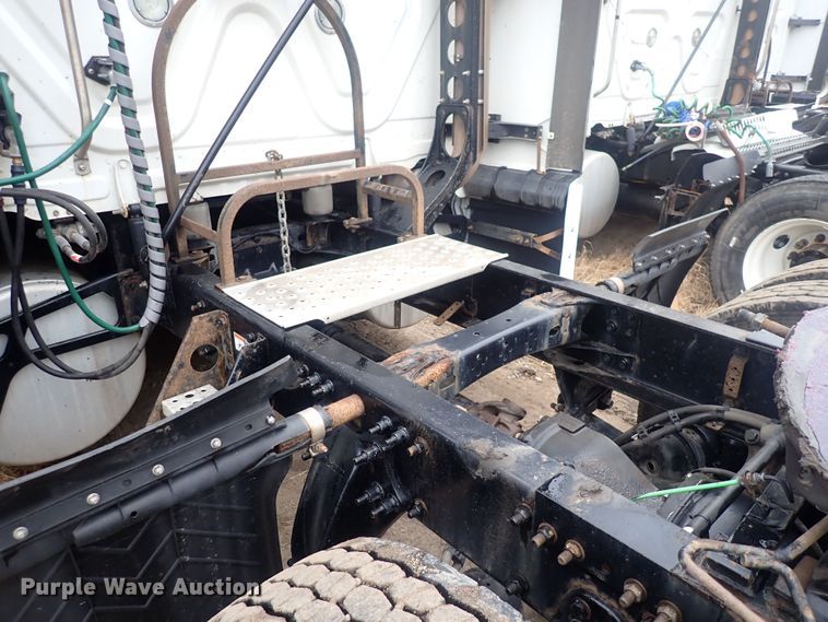 image for item DQ5033 2016 Freightliner Cascadia Evolution  semi truck