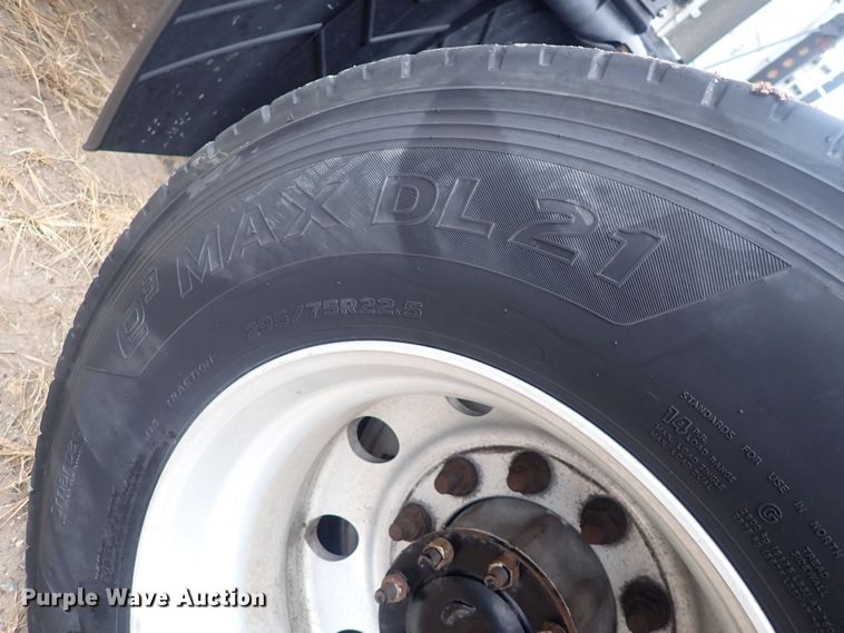 image for item DQ5033 2016 Freightliner Cascadia Evolution  semi truck