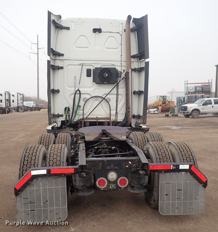 image for item DQ5037 2015 Freightliner Cascadia Evolution  semi truck