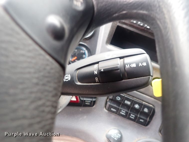 image for item DQ5037 2015 Freightliner Cascadia Evolution  semi truck