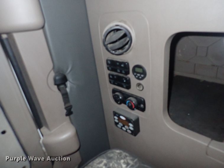 image for item DQ5037 2015 Freightliner Cascadia Evolution  semi truck