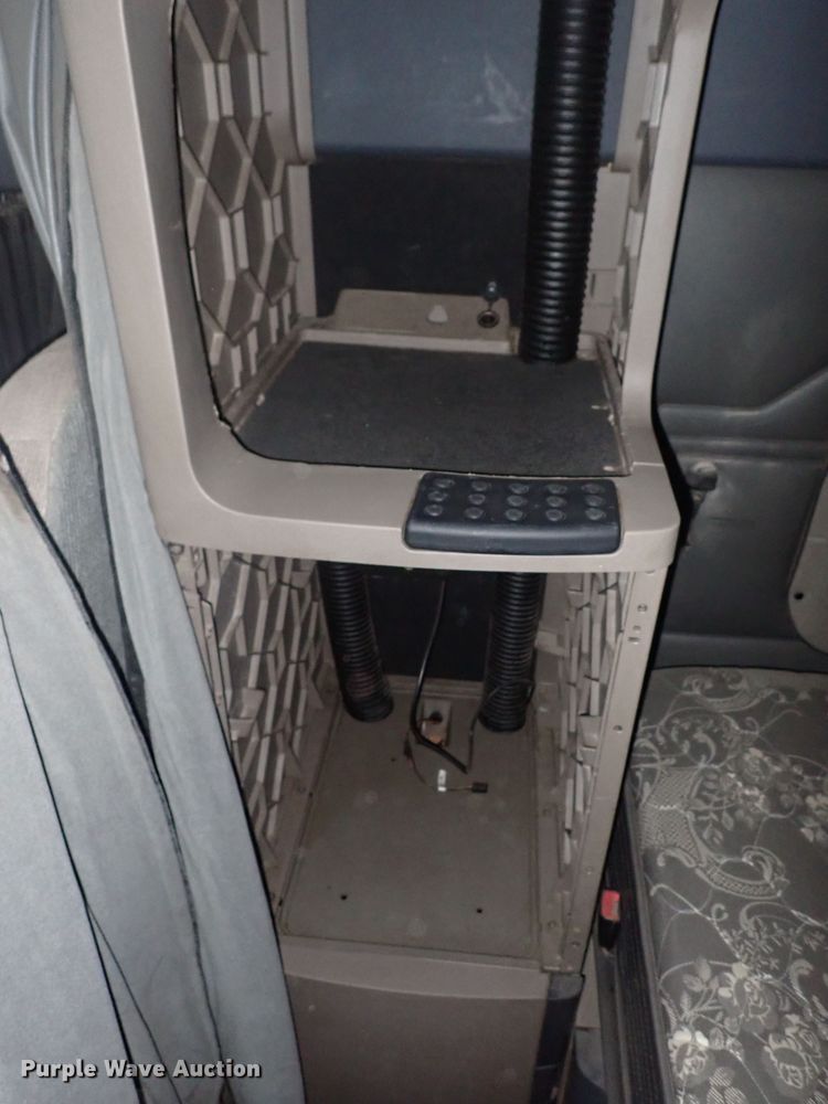 image for item DQ5037 2015 Freightliner Cascadia Evolution  semi truck