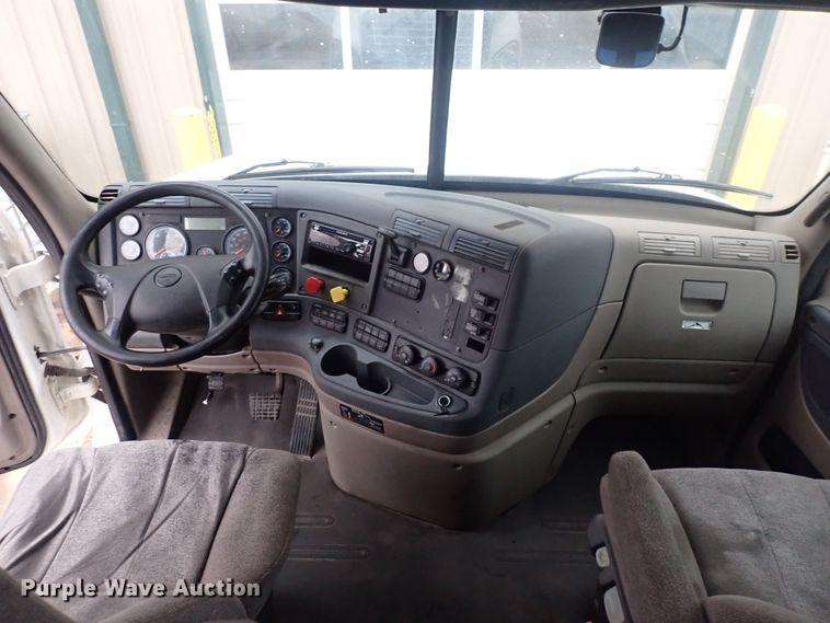 image for item DQ5037 2015 Freightliner Cascadia Evolution  semi truck