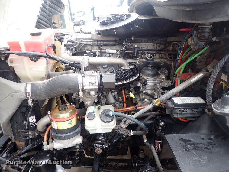 image for item DQ5037 2015 Freightliner Cascadia Evolution  semi truck