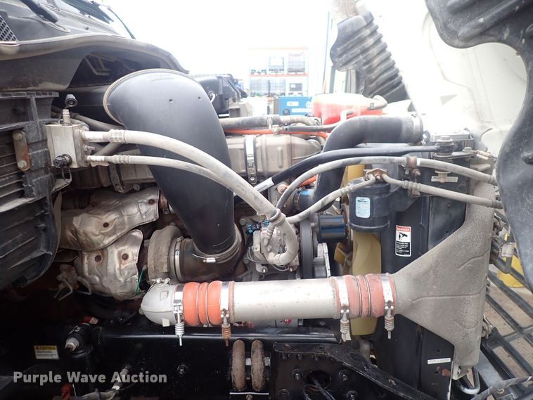 image for item DQ5037 2015 Freightliner Cascadia Evolution  semi truck