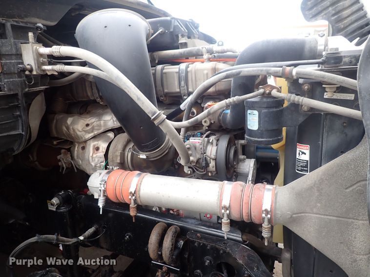 image for item DQ5037 2015 Freightliner Cascadia Evolution  semi truck