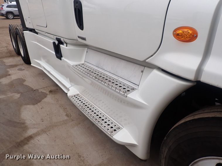 image for item DQ5037 2015 Freightliner Cascadia Evolution  semi truck