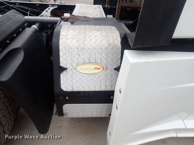 image for item DQ5037 2015 Freightliner Cascadia Evolution  semi truck