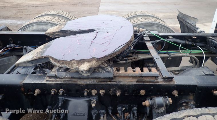 image for item DQ5037 2015 Freightliner Cascadia Evolution  semi truck