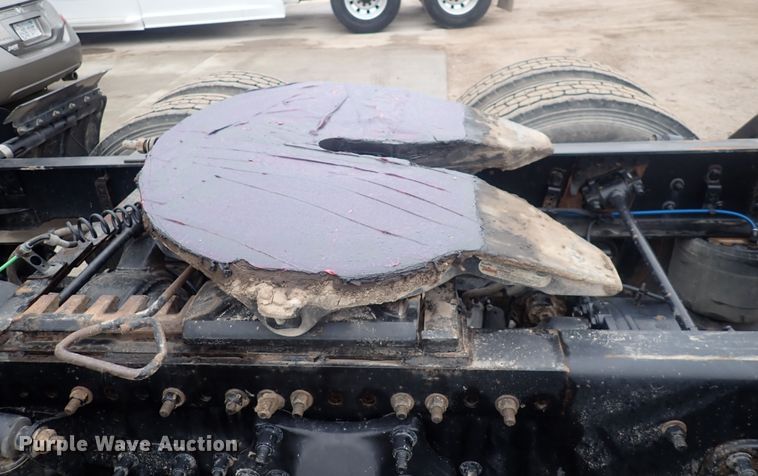 image for item DQ5037 2015 Freightliner Cascadia Evolution  semi truck