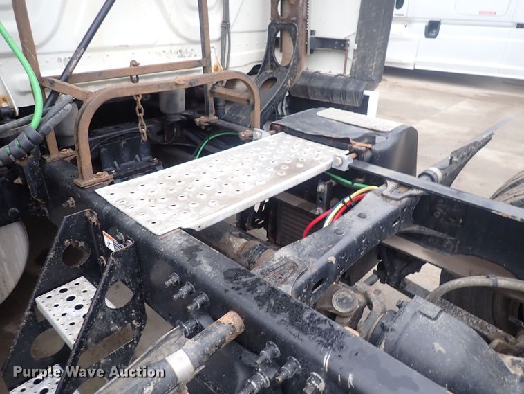 image for item DQ5037 2015 Freightliner Cascadia Evolution  semi truck