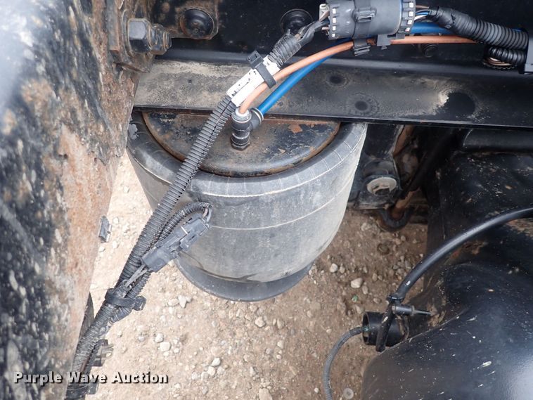 image for item DQ5037 2015 Freightliner Cascadia Evolution  semi truck