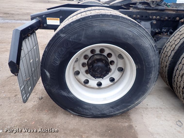 image for item DQ5037 2015 Freightliner Cascadia Evolution  semi truck