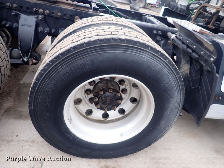 image for item DQ5037 2015 Freightliner Cascadia Evolution  semi truck