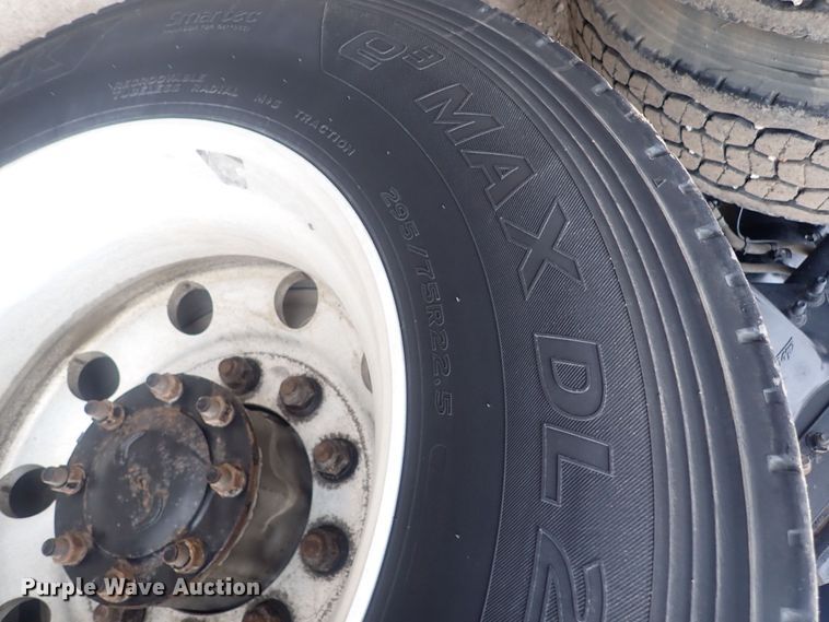 image for item DQ5037 2015 Freightliner Cascadia Evolution  semi truck