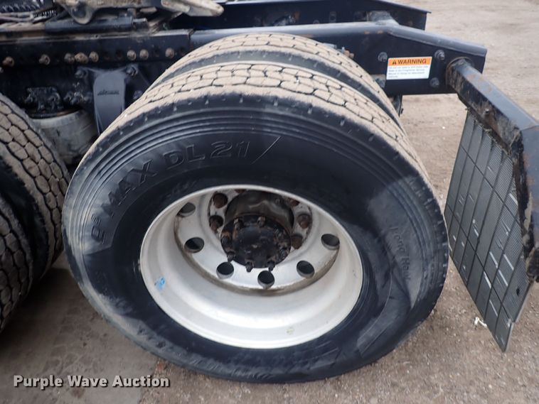 image for item DQ5037 2015 Freightliner Cascadia Evolution  semi truck