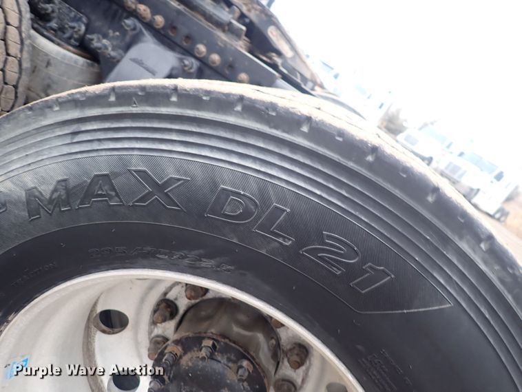 image for item DQ5037 2015 Freightliner Cascadia Evolution  semi truck