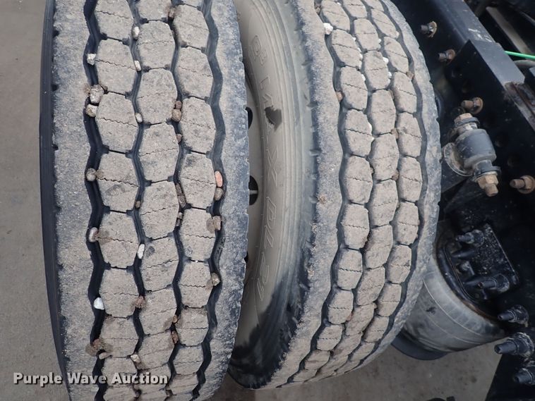 image for item DQ5037 2015 Freightliner Cascadia Evolution  semi truck