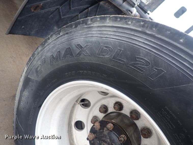 image for item DQ5037 2015 Freightliner Cascadia Evolution  semi truck