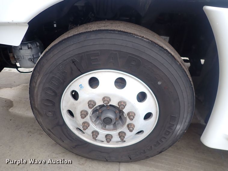 image for item DQ5037 2015 Freightliner Cascadia Evolution  semi truck