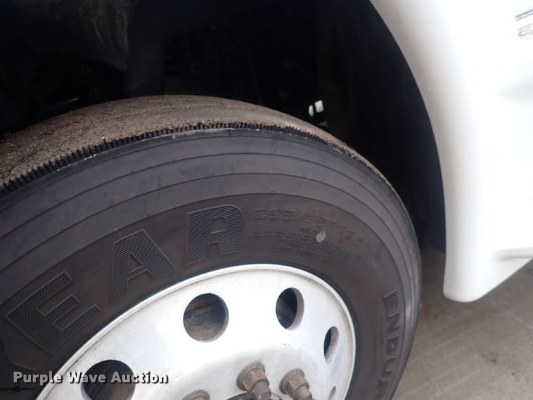 image for item DQ5037 2015 Freightliner Cascadia Evolution  semi truck