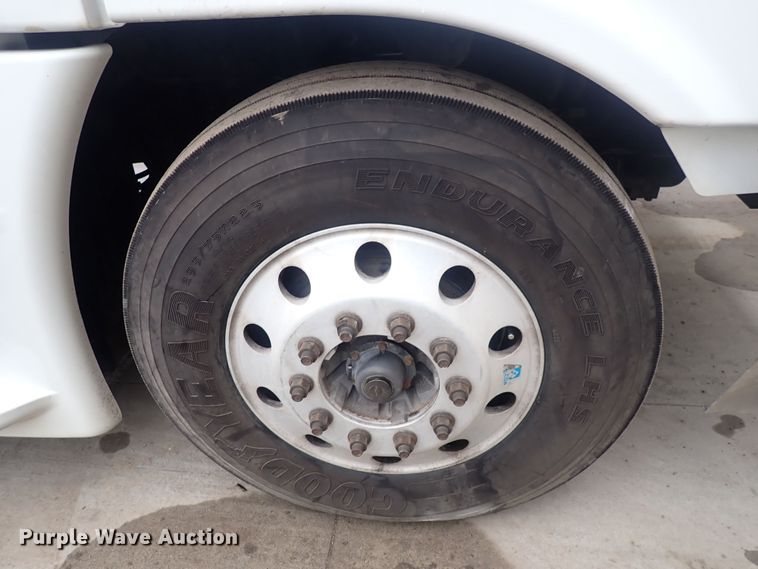 image for item DQ5037 2015 Freightliner Cascadia Evolution  semi truck