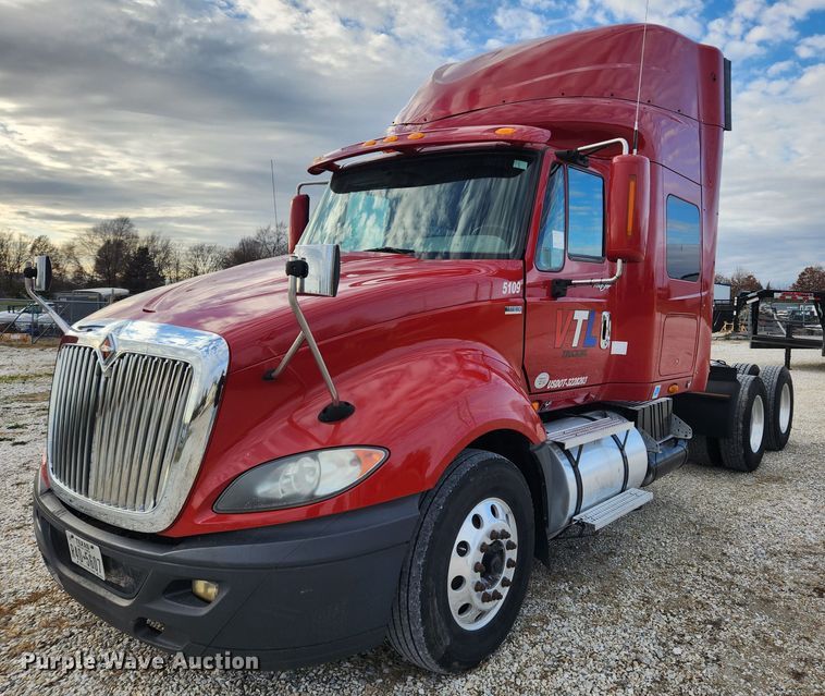image for item DQ5378 2013 International ProStar Plus  semi truck
