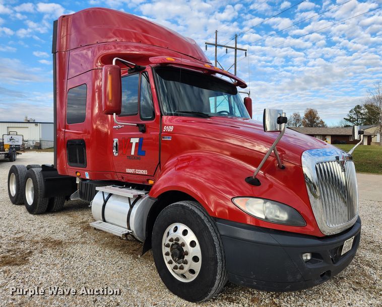 image for item DQ5378 2013 International ProStar Plus  semi truck