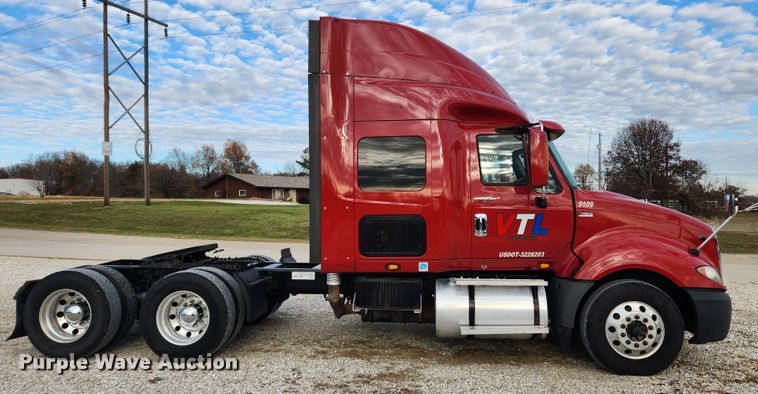 image for item DQ5378 2013 International ProStar Plus  semi truck