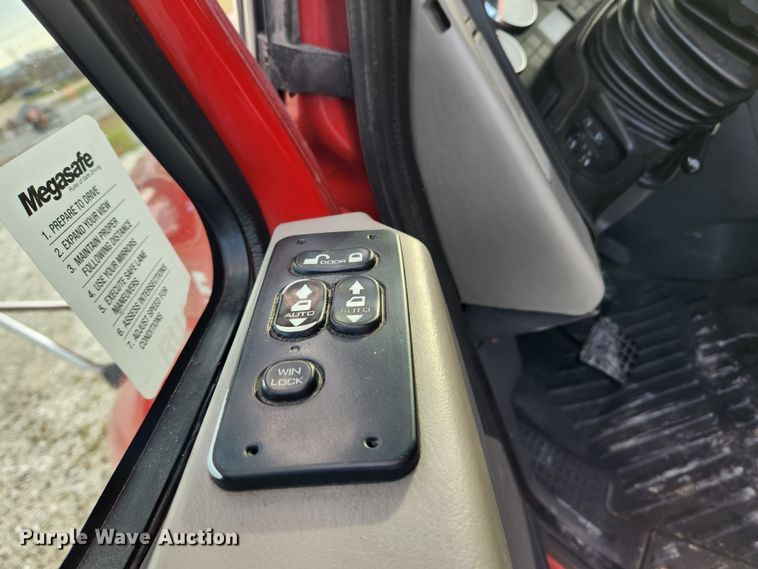 image for item DQ5378 2013 International ProStar Plus  semi truck