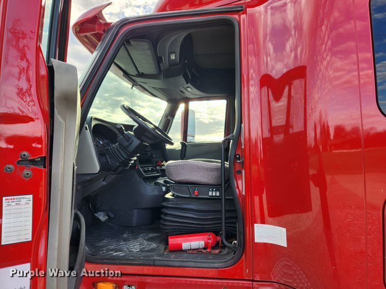 image for item DQ5378 2013 International ProStar Plus  semi truck