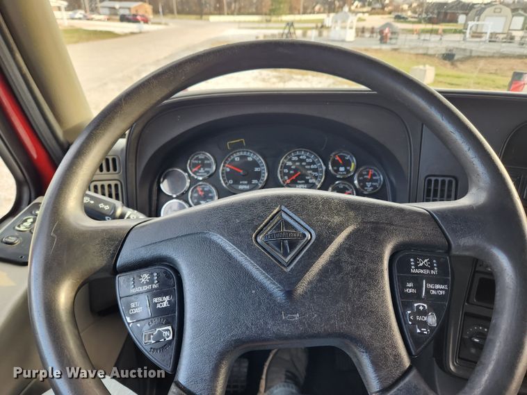 image for item DQ5378 2013 International ProStar Plus  semi truck