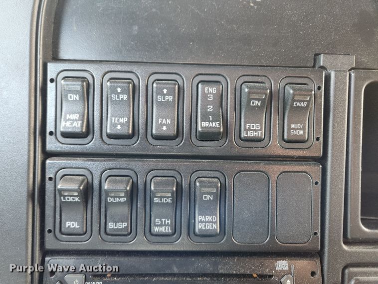 image for item DQ5378 2013 International ProStar Plus  semi truck