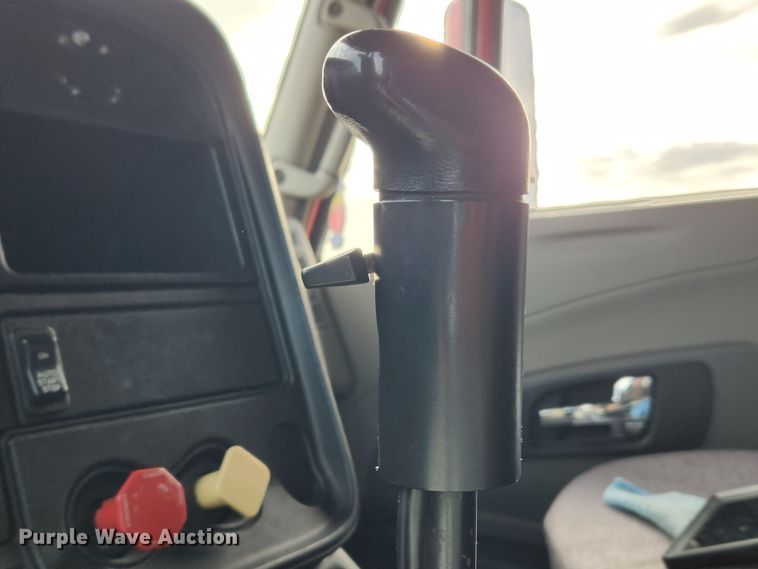 image for item DQ5378 2013 International ProStar Plus  semi truck