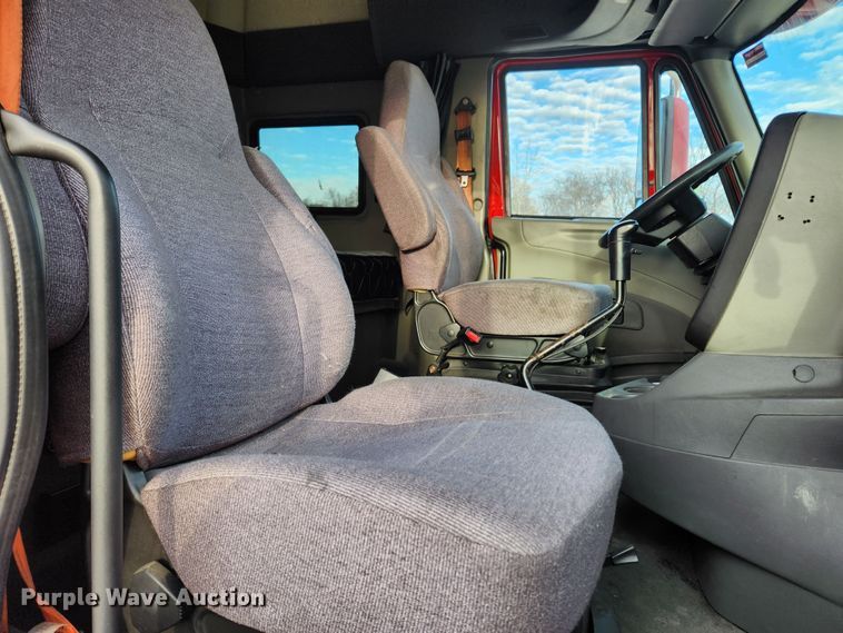 image for item DQ5378 2013 International ProStar Plus  semi truck