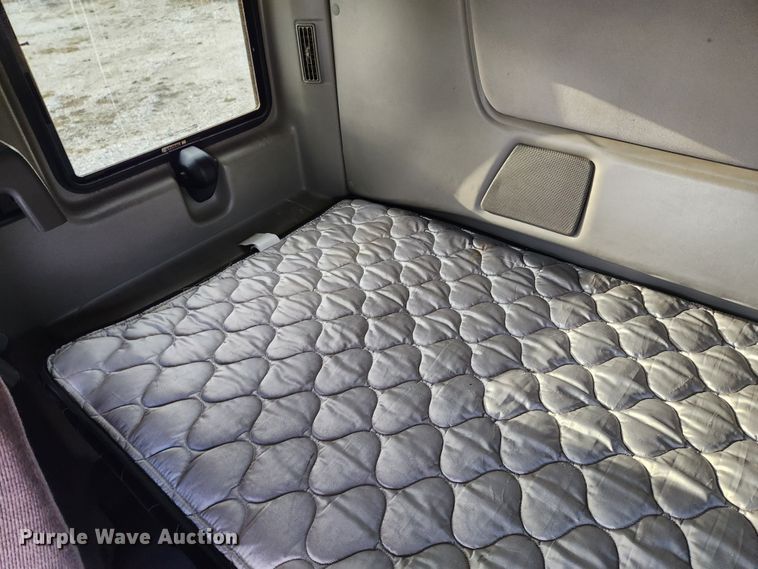 image for item DQ5378 2013 International ProStar Plus  semi truck