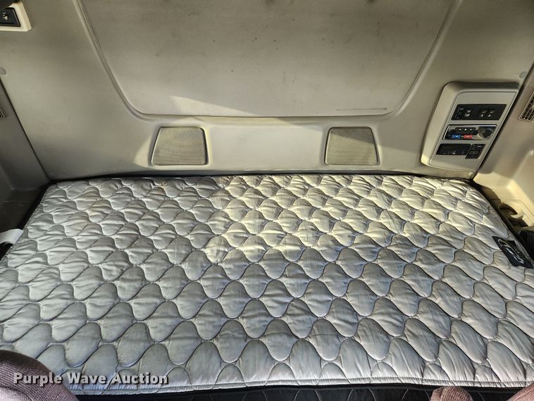 image for item DQ5378 2013 International ProStar Plus  semi truck