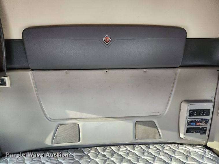 image for item DQ5378 2013 International ProStar Plus  semi truck