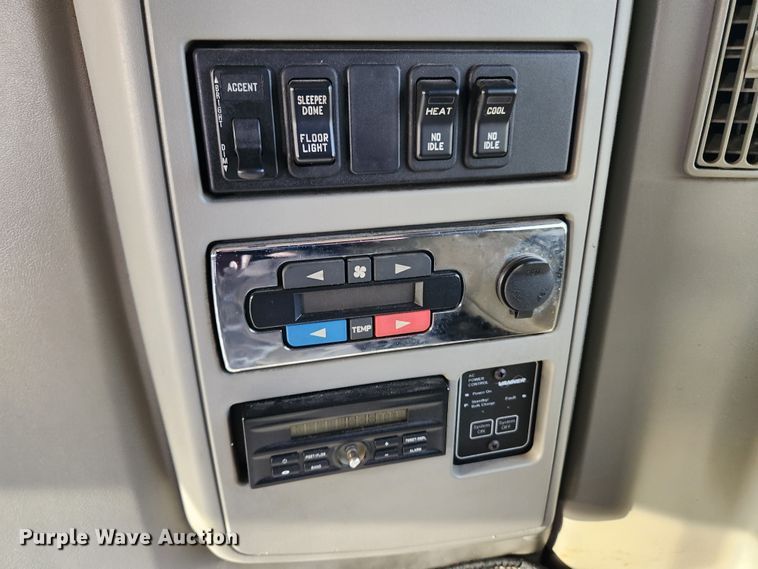 image for item DQ5378 2013 International ProStar Plus  semi truck