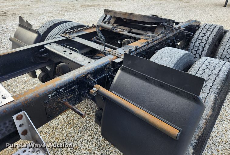 image for item DQ5378 2013 International ProStar Plus  semi truck