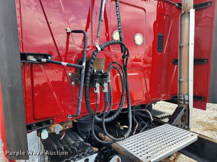 image for item DQ5378 2013 International ProStar Plus  semi truck