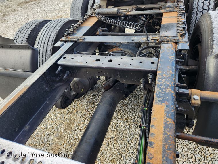 image for item DQ5378 2013 International ProStar Plus  semi truck