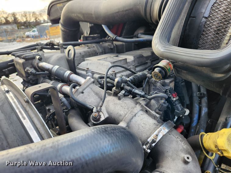 image for item DQ5378 2013 International ProStar Plus  semi truck