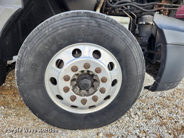 image for item DQ5378 2013 International ProStar Plus  semi truck