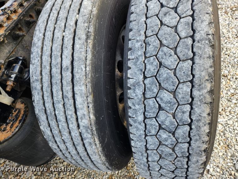 image for item DQ5378 2013 International ProStar Plus  semi truck