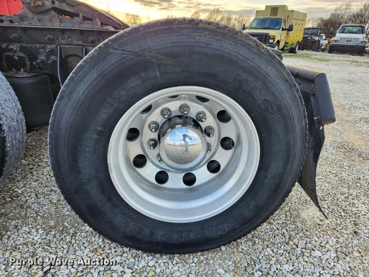 image for item DQ5378 2013 International ProStar Plus  semi truck