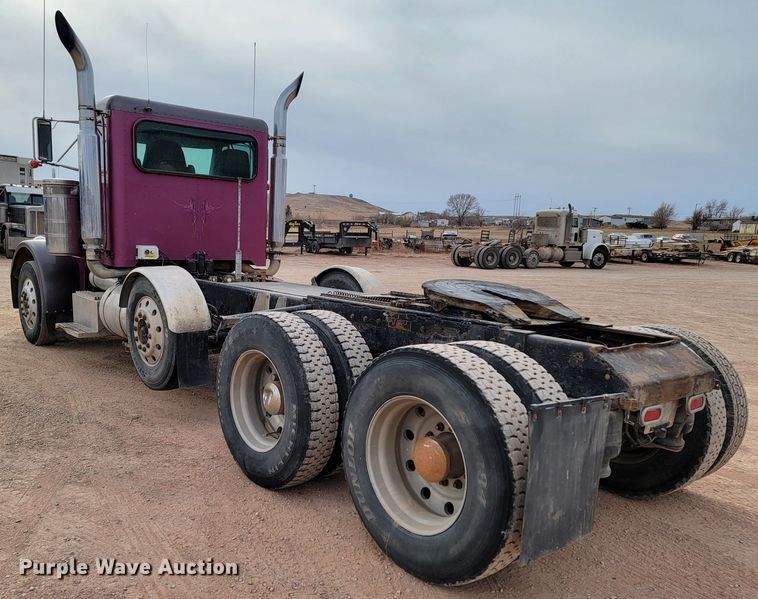 image for item DQ7464 1996 Peterbilt 378  semi truck