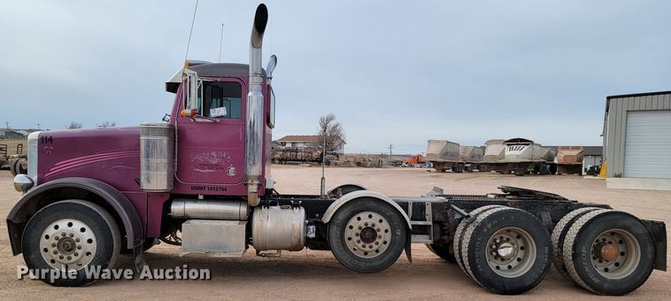 image for item DQ7464 1996 Peterbilt 378  semi truck