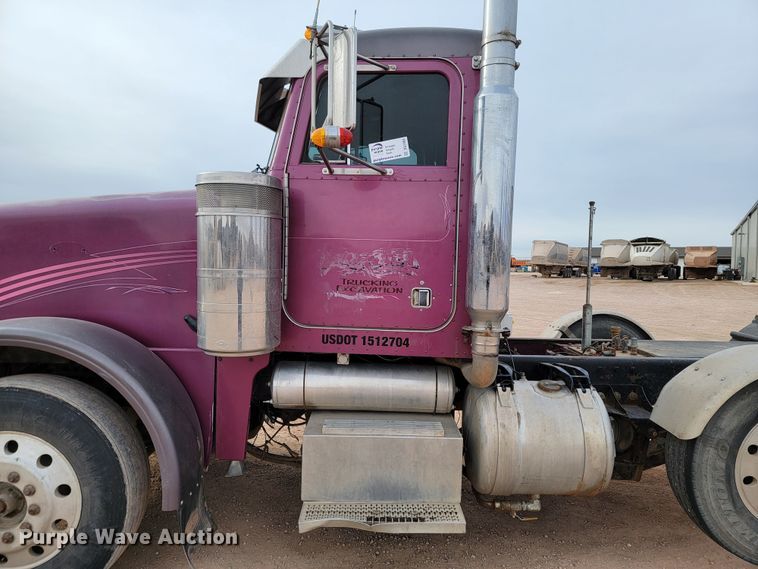 image for item DQ7464 1996 Peterbilt 378  semi truck
