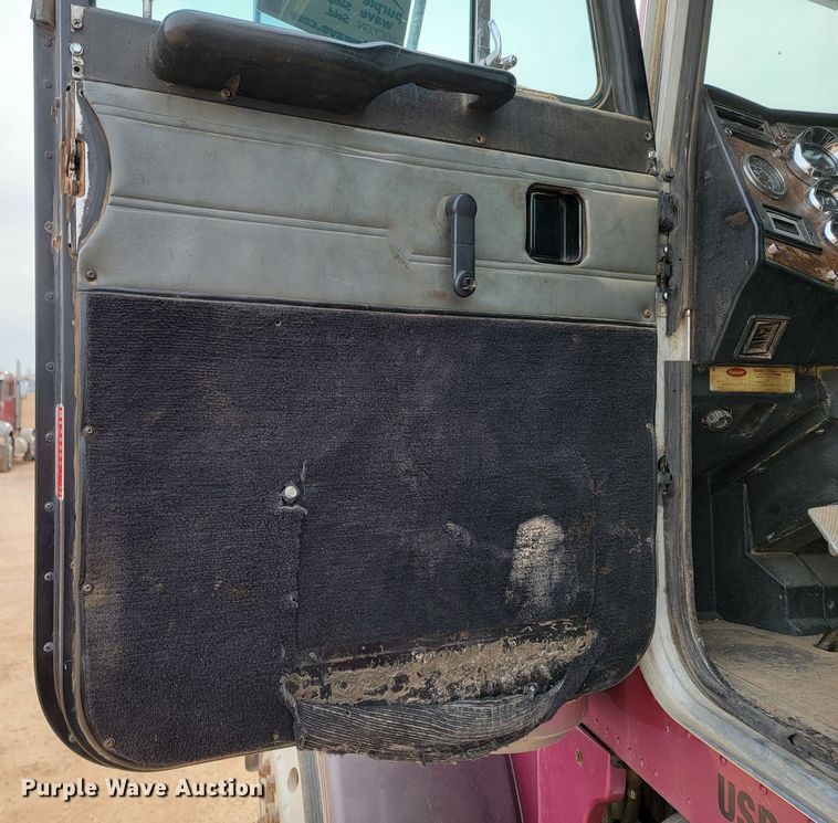 image for item DQ7464 1996 Peterbilt 378  semi truck